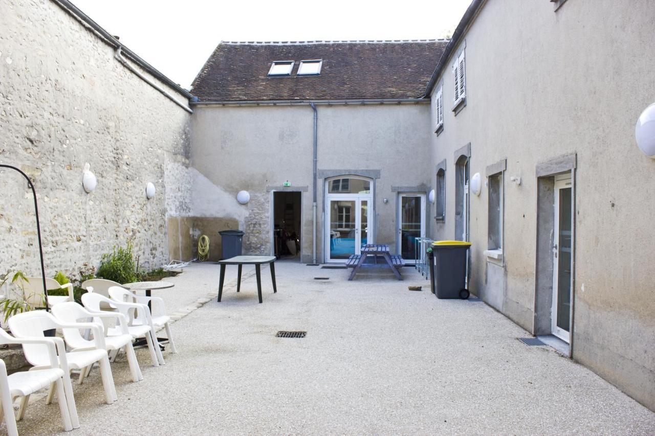 Fontaineblhostel Hostel & Camping Near Fontainebleau La Chapelle-la-Reine Экстерьер фото